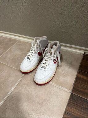 Nike White Interior Low-Top Sneaker (US 10)